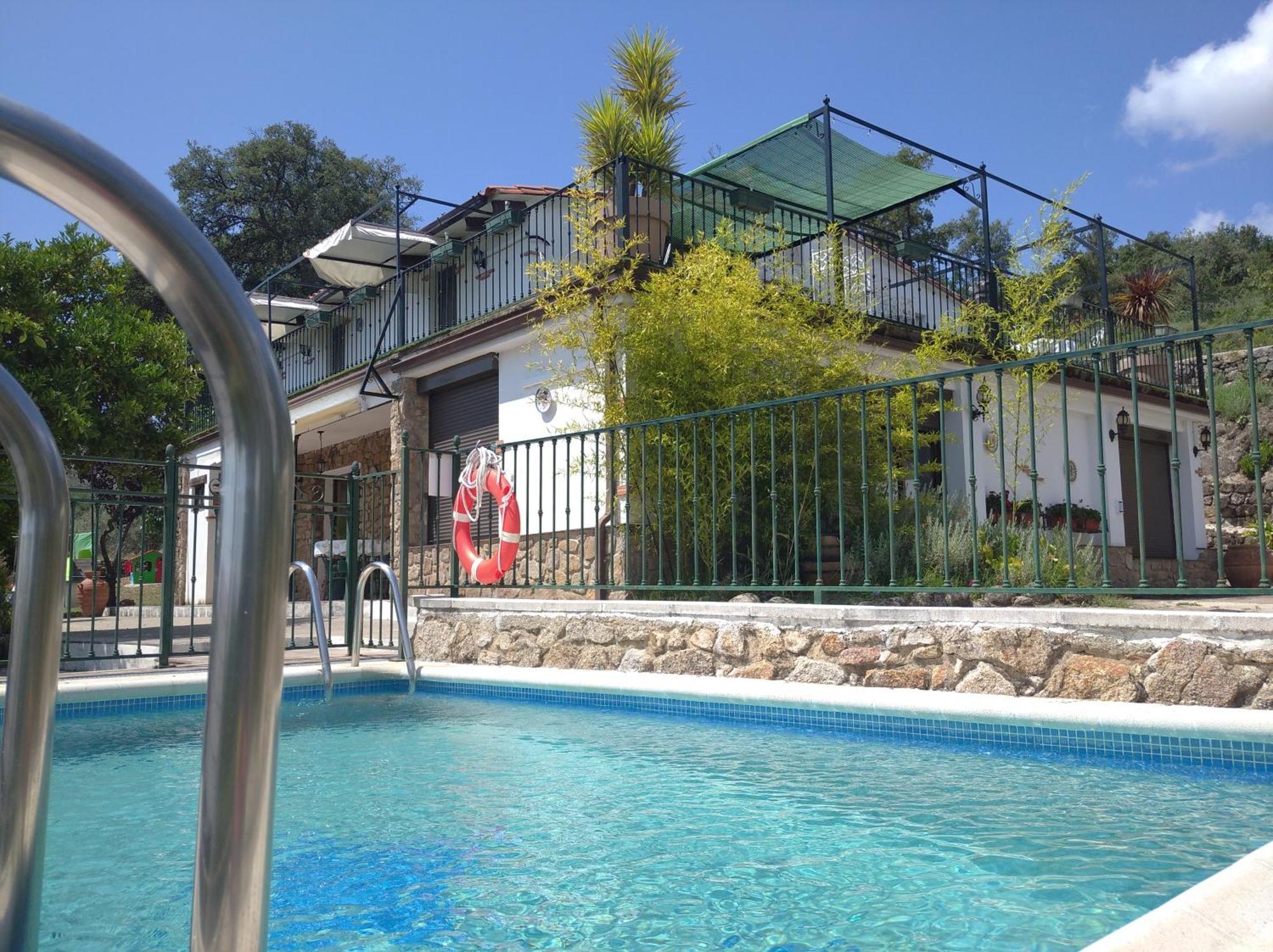 Aloja. entero El Mirador de Acebo 4 estrellas piscina Exterior foto